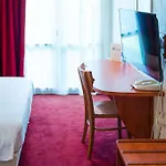 南特维拉布里特酒店 4*