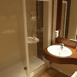 南特维拉布里特酒店 4* 维尼厄德布列塔尼